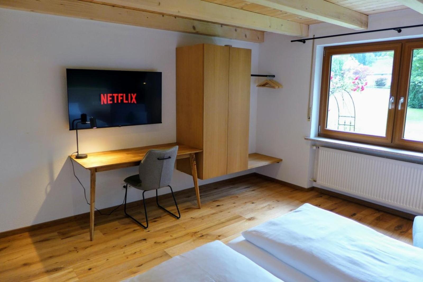 Gästehaus Philipp im Herzen des Fichtelgebirges - 5 Ferienwohnungen, großes Grundstück, Wald und Wiese, Wohnung mit privater Sauna, kostenfreie Parkplätze,