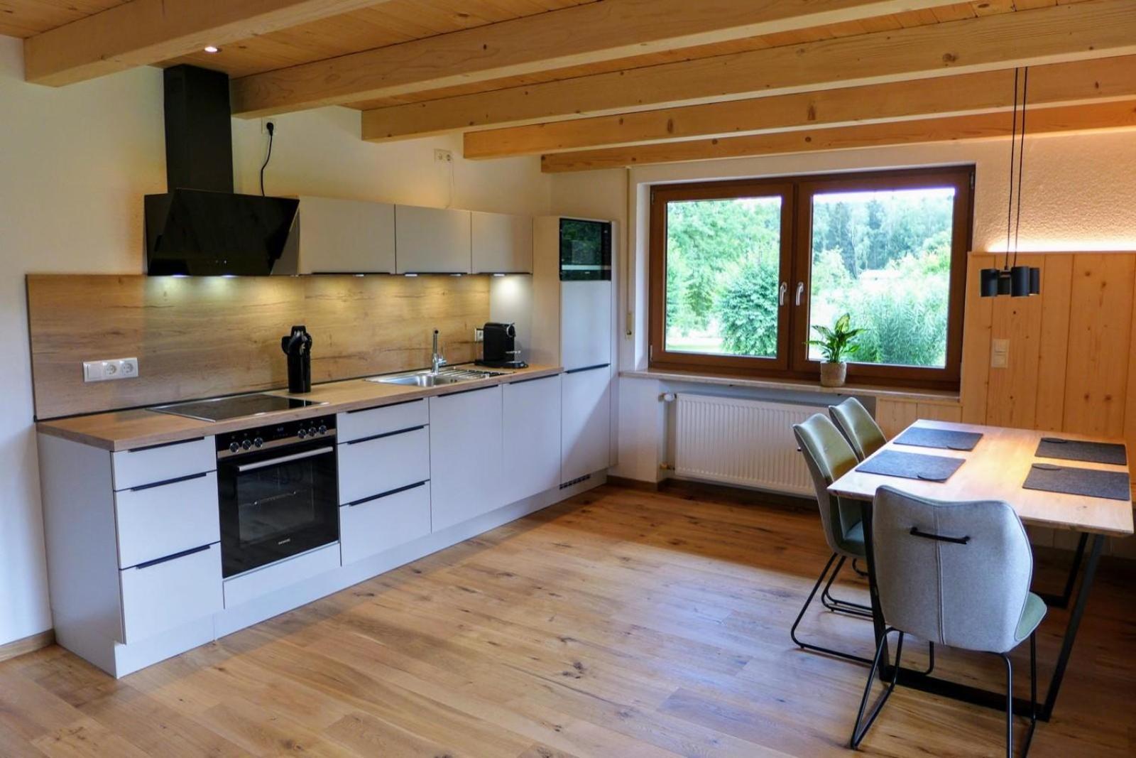 Gästehaus Philipp im Herzen des Fichtelgebirges - 5 Ferienwohnungen, großes Grundstück, Wald und Wiese, Wohnung mit privater Sauna, kostenfreie Parkplätze,