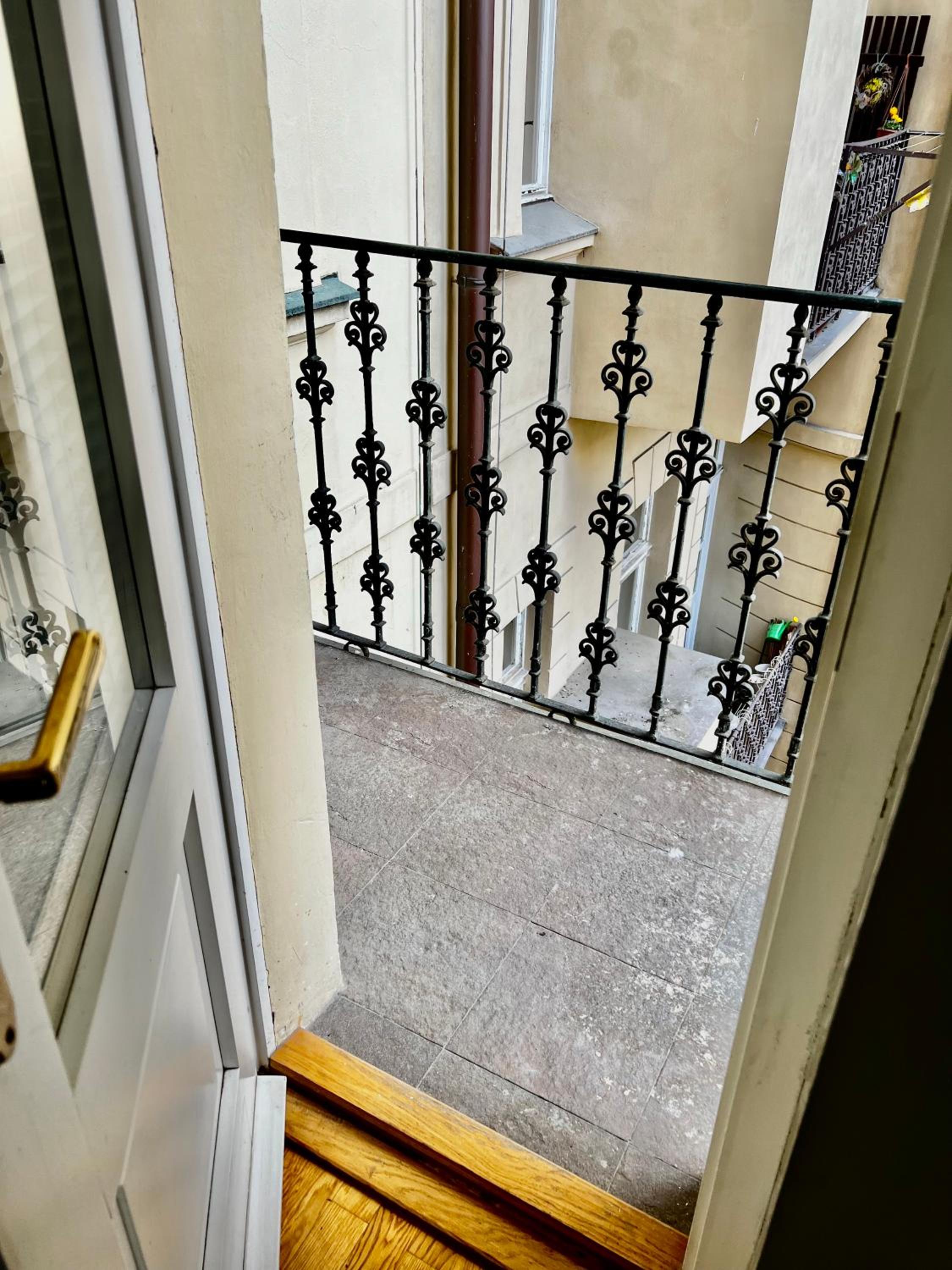 DOMIRA Four Reasons apartment