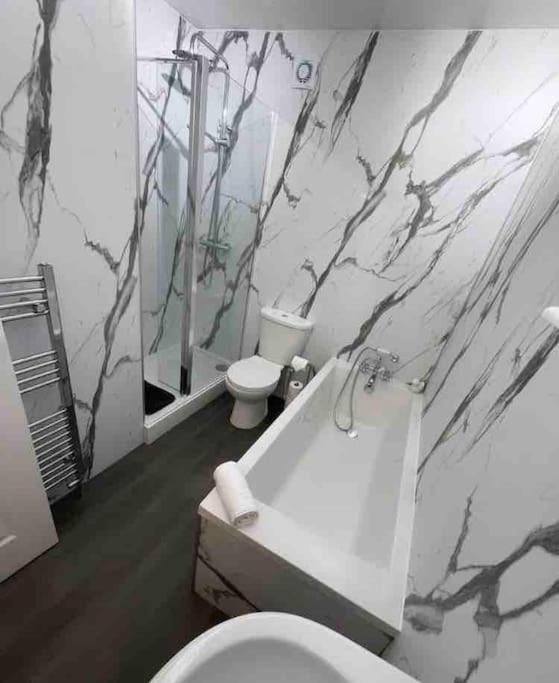 Immaculate City Centre Apartment with Free Parking - Ground Floor