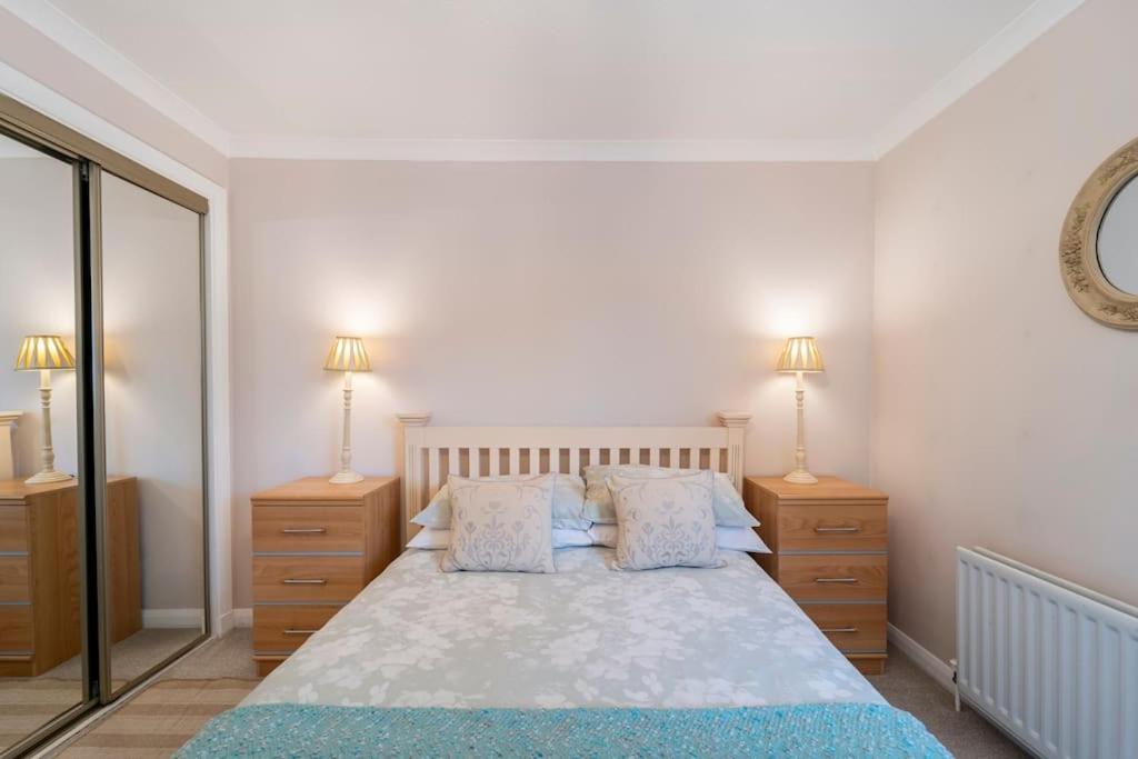 Immaculate City Centre Apartment with Free Parking - Ground Floor