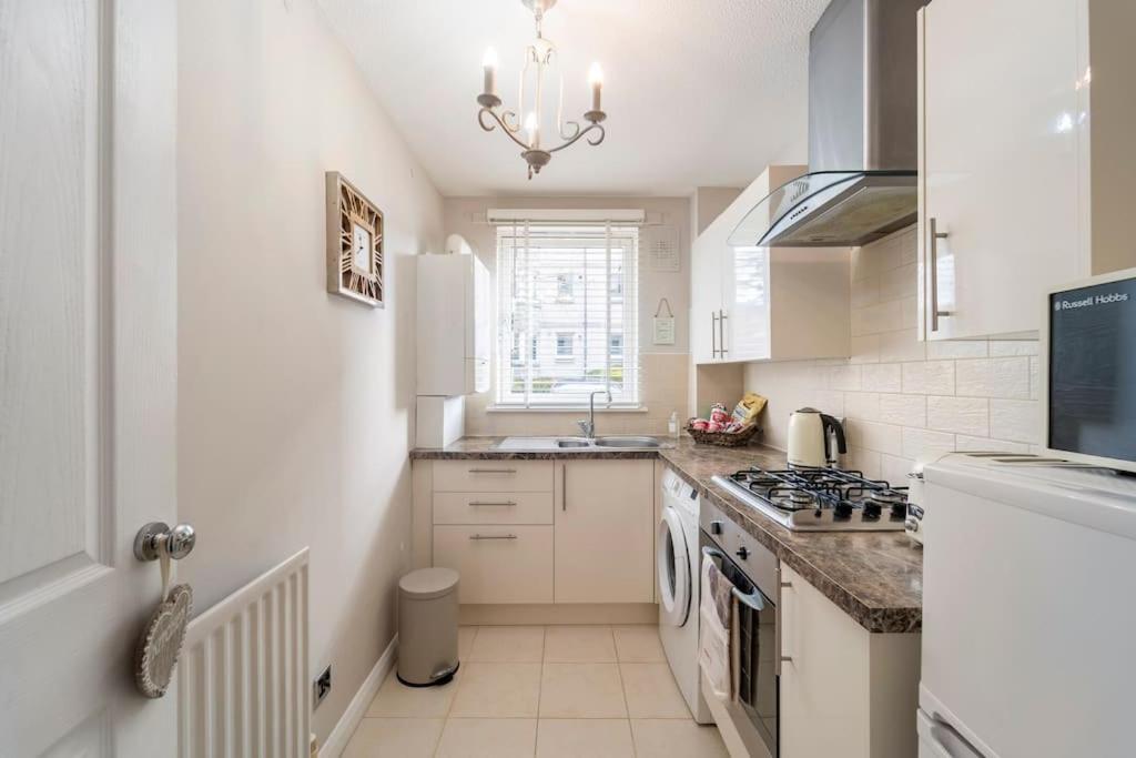 Immaculate City Centre Apartment with Free Parking - Ground Floor