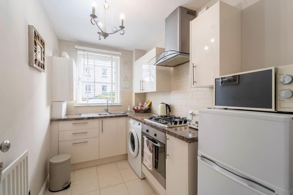 Immaculate City Centre Apartment with Free Parking - Ground Floor