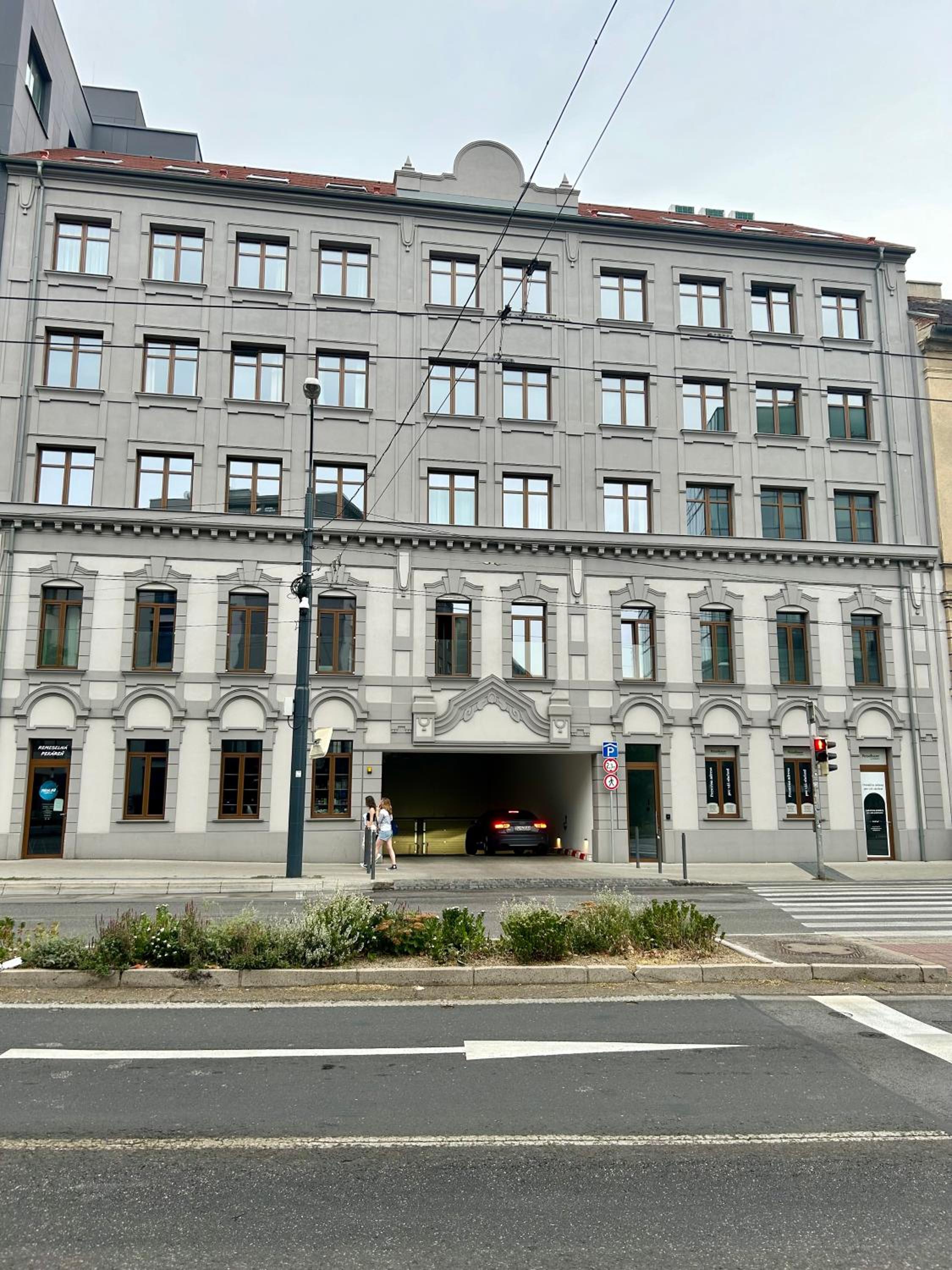 Meridian Bratislava - Stylish Brand New Apartment in the City Center & Free Garage Parking