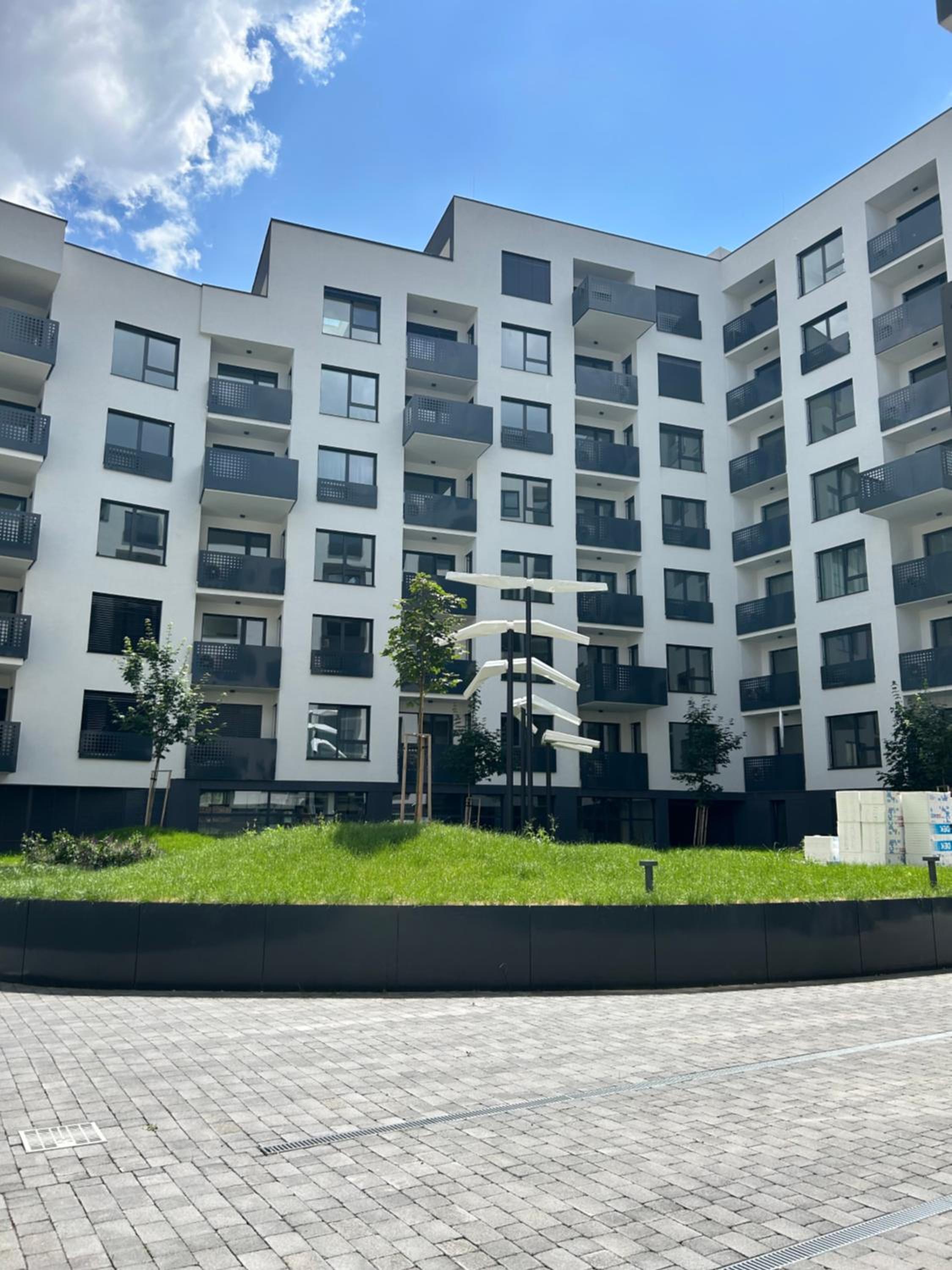 Meridian Bratislava - Stylish Brand New Apartment in the City Center & Free Garage Parking