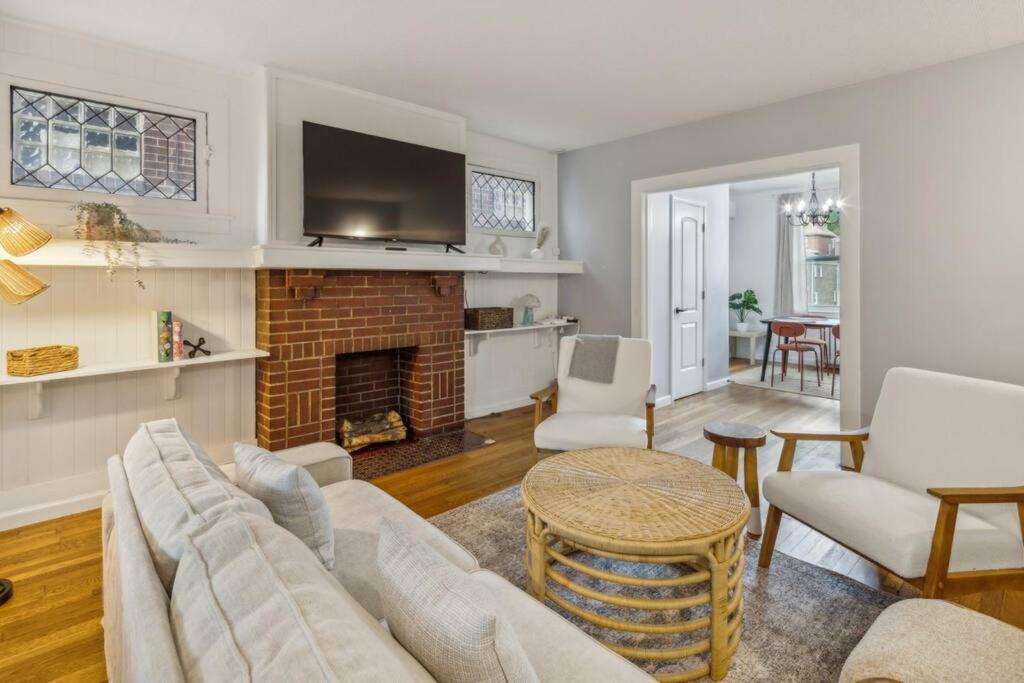 Pittsburgh Vacations - Beautiful home in Forest Hills - Property Image 1