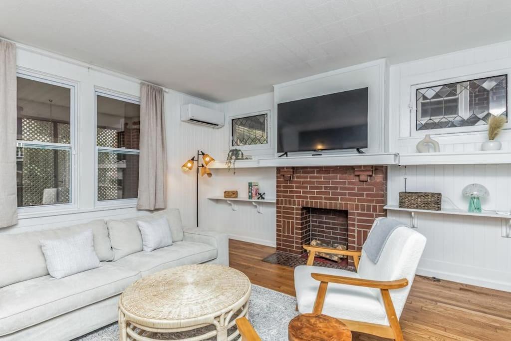 Beautiful home in Forest Hills - Property Image 12