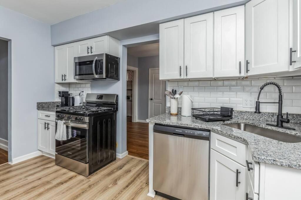 Beautiful home in Forest Hills - Property Image 11