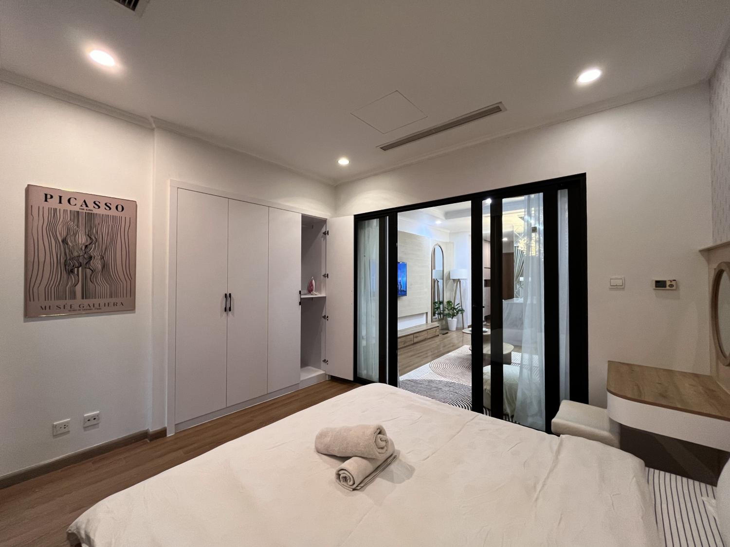 Mai-Homestay - 1 BR apartment at Vinhomes Royal City