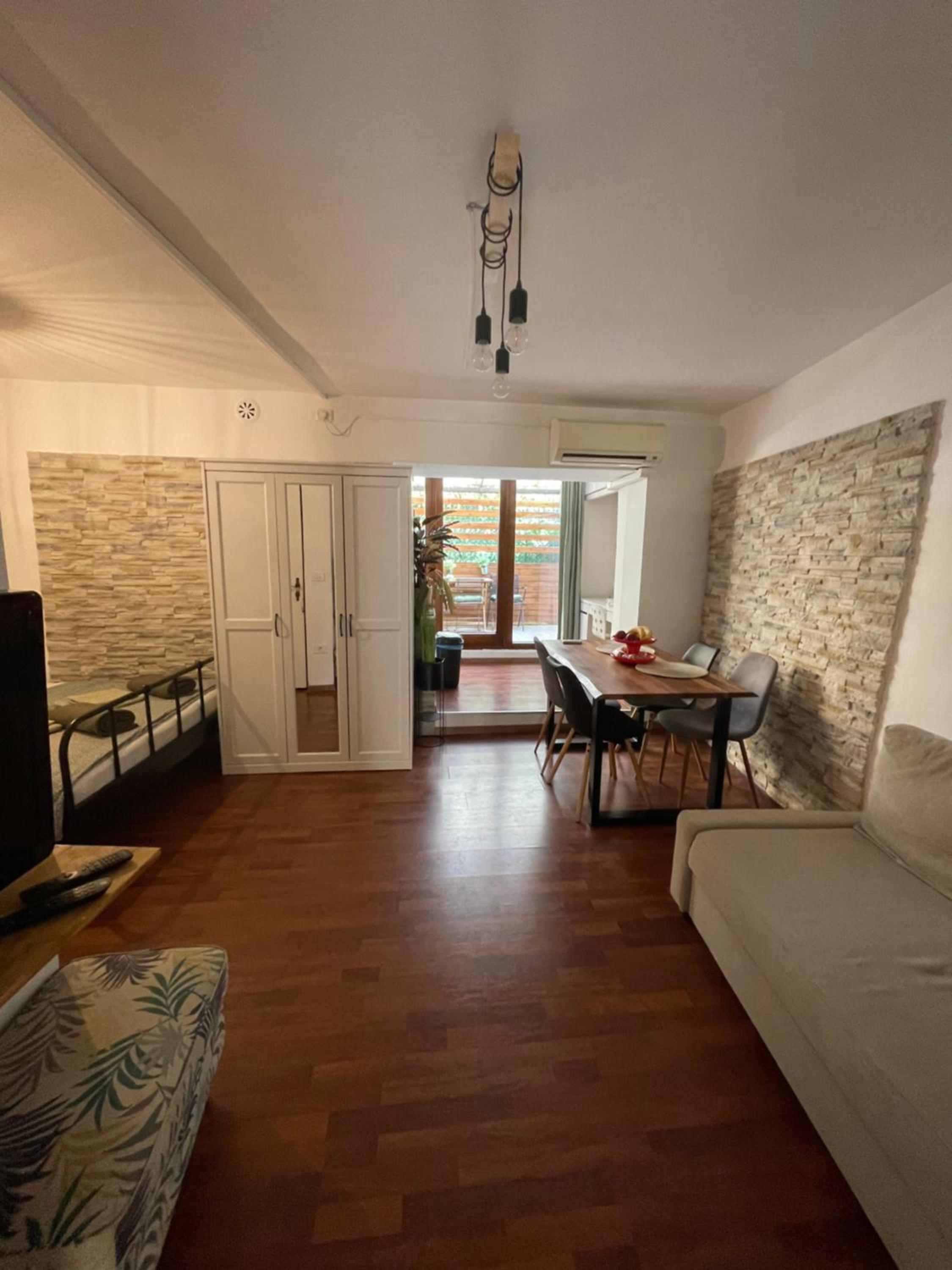 Apartma Ella