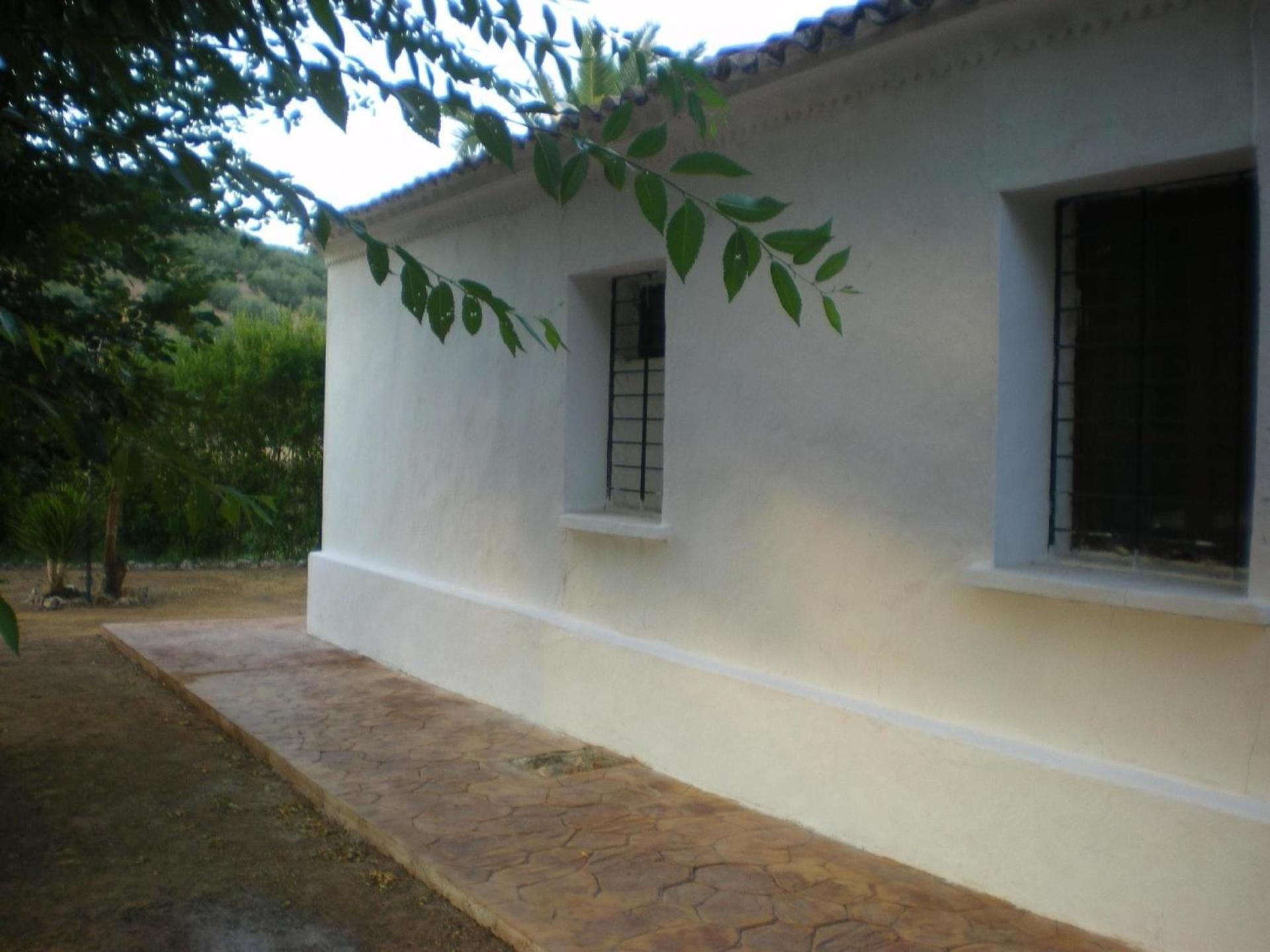 Modernisiertes Ferienhaus mit Gemeinschaftspool auf einem ländlich gelegenen Grundstück im Herzen von Andalusien