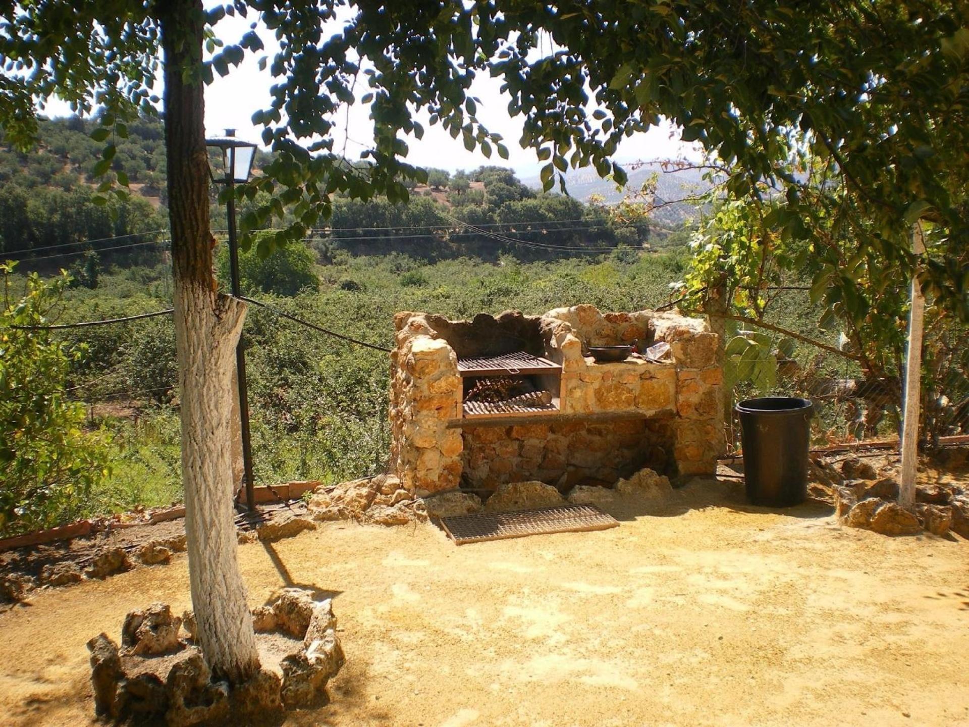 Modernisiertes Ferienhaus mit Gemeinschaftspool auf einem ländlich gelegenen Grundstück im Herzen von Andalusien