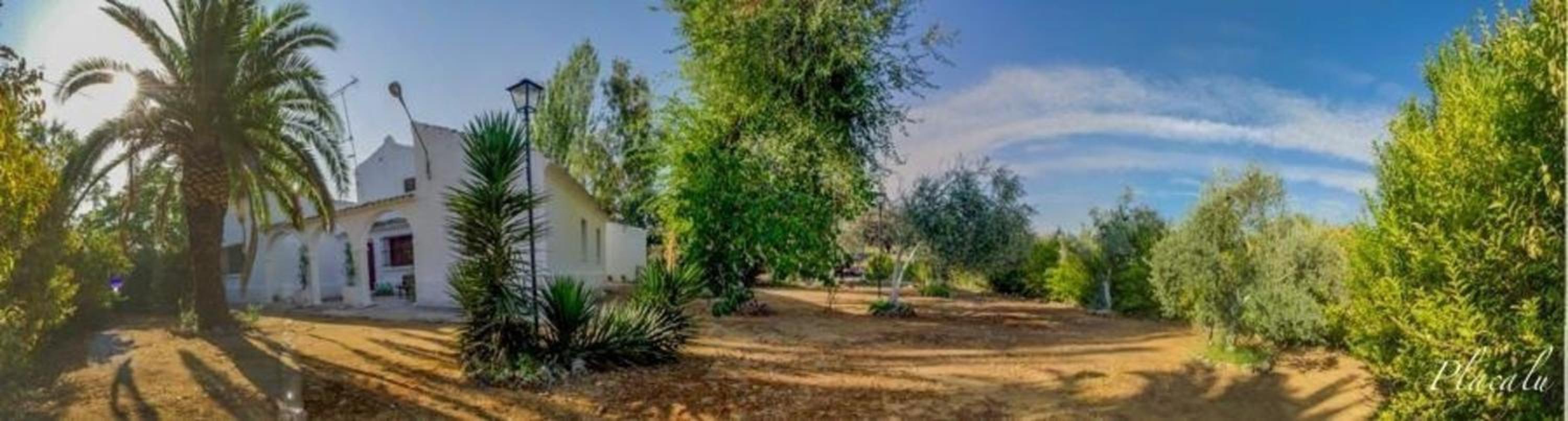 Modernisiertes Ferienhaus mit Gemeinschaftspool auf einem ländlich gelegenen Grundstück im Herzen von Andalusien