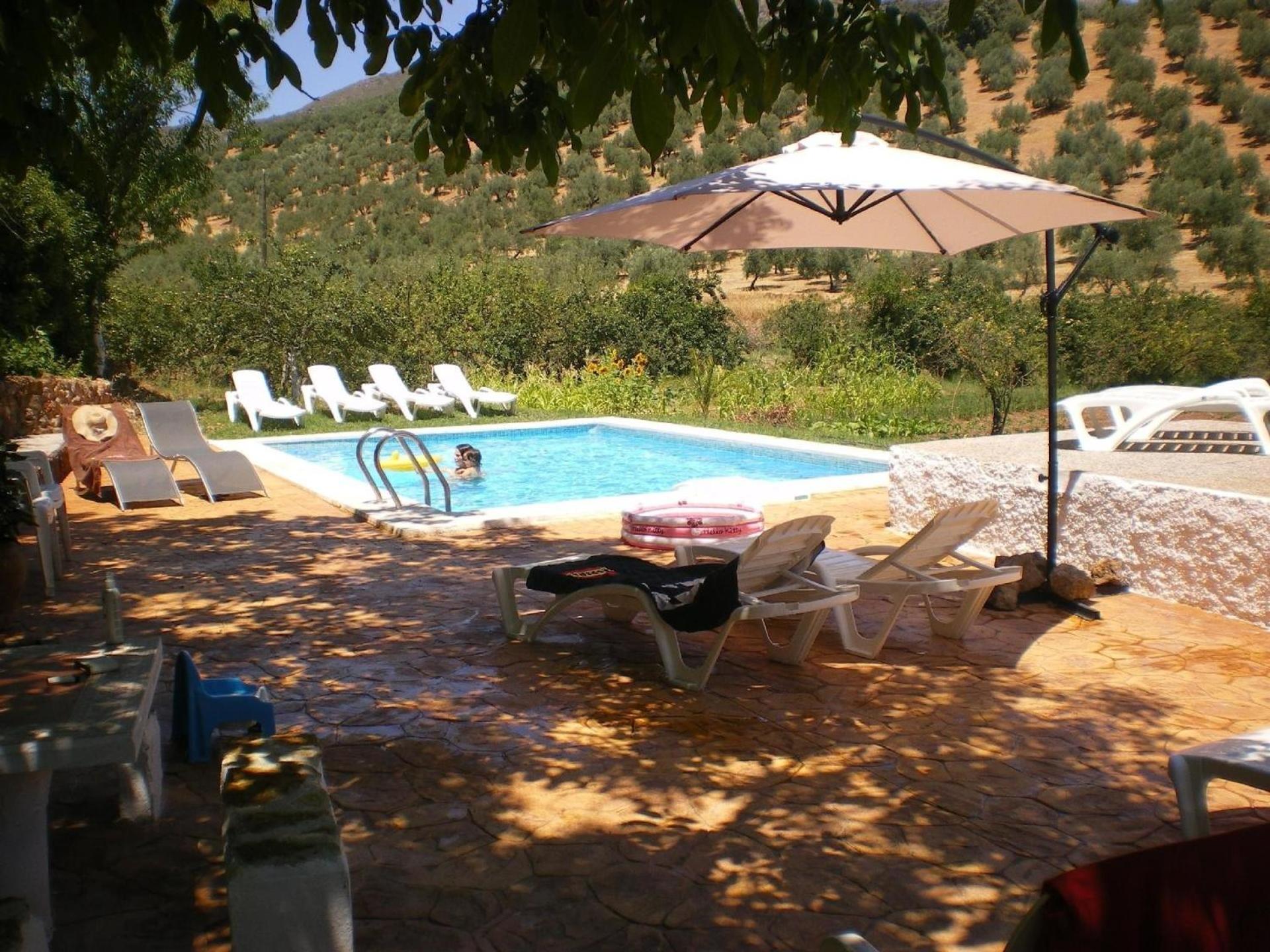 Modernisiertes Ferienhaus mit Gemeinschaftspool auf einem ländlich gelegenen Grundstück im Herzen von Andalusien
