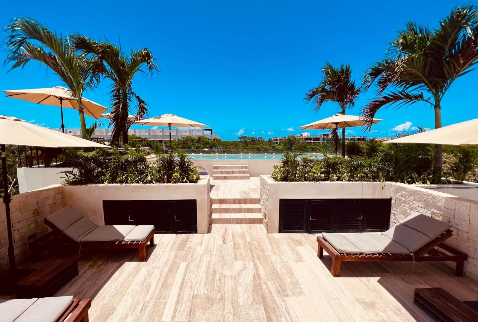 Amethyst - Pool and Gym only 10 min to the Free Beach Club view 5