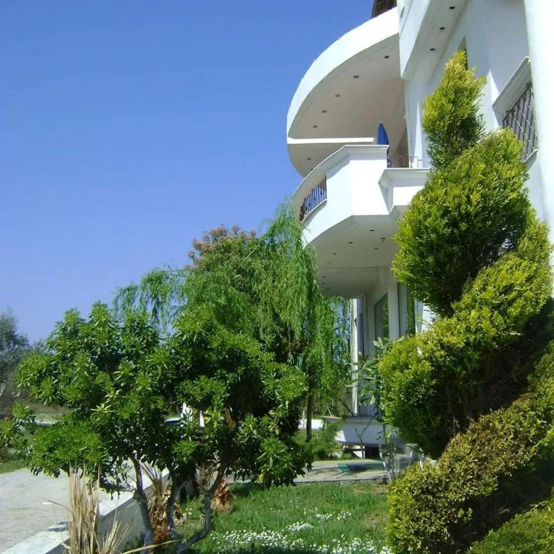 Apartmani Karalias