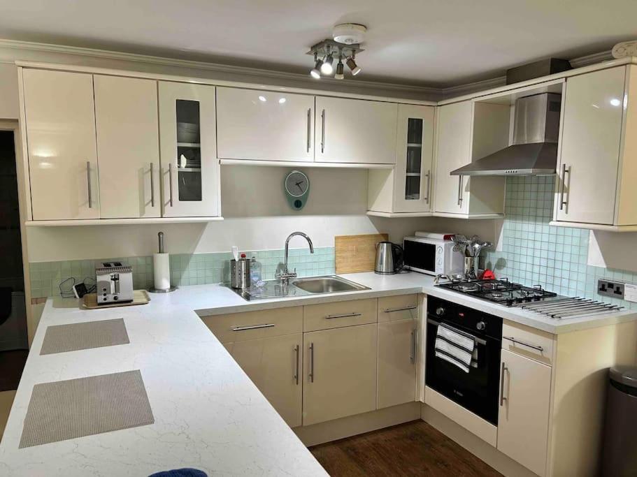 One bed flat close to Exeter centre view 3