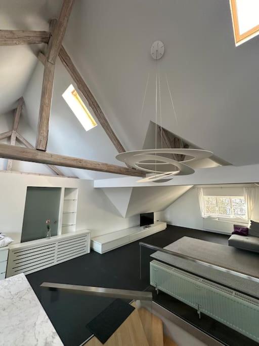 Panorama Penthouse in wunderschöner Villa