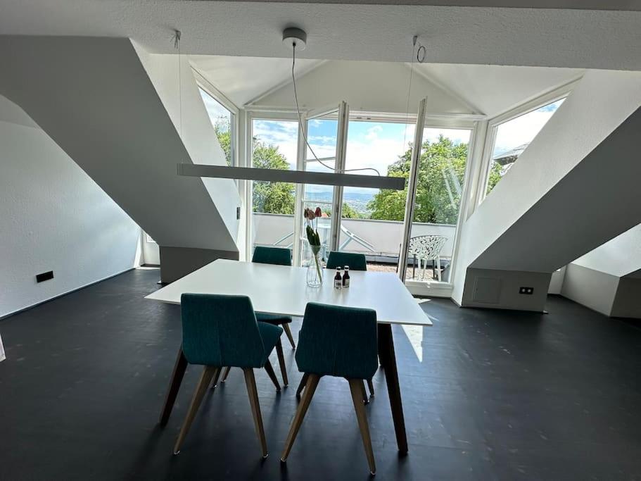 Panorama Penthouse in wunderschöner Villa