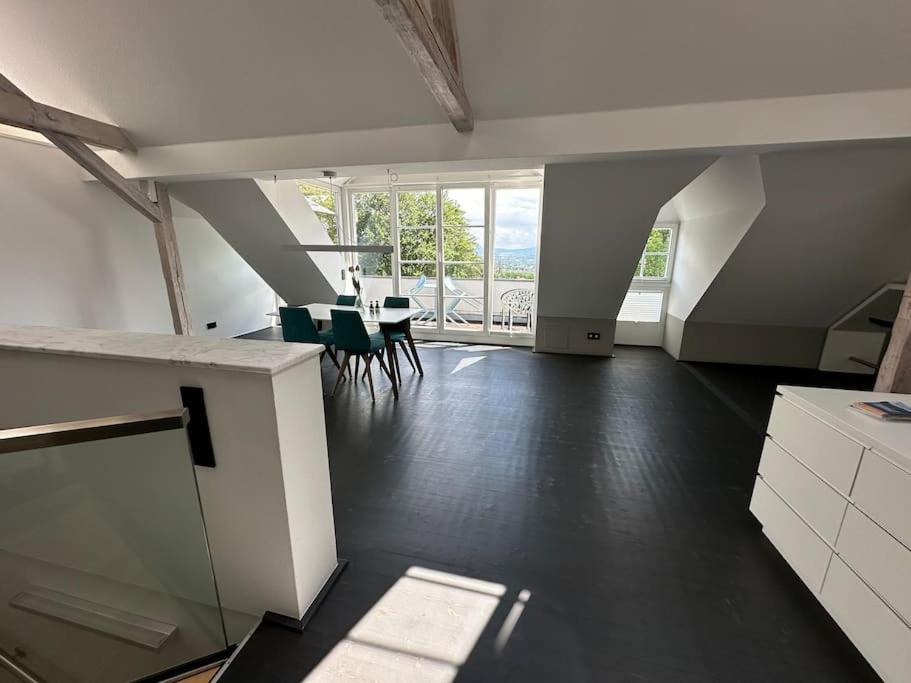 Panorama Penthouse in wunderschöner Villa