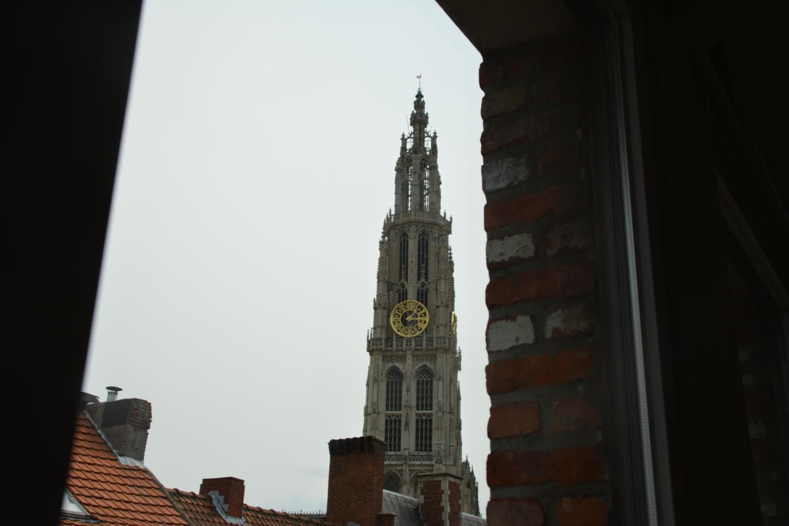 Historical center Antwerp, all on foot view 5