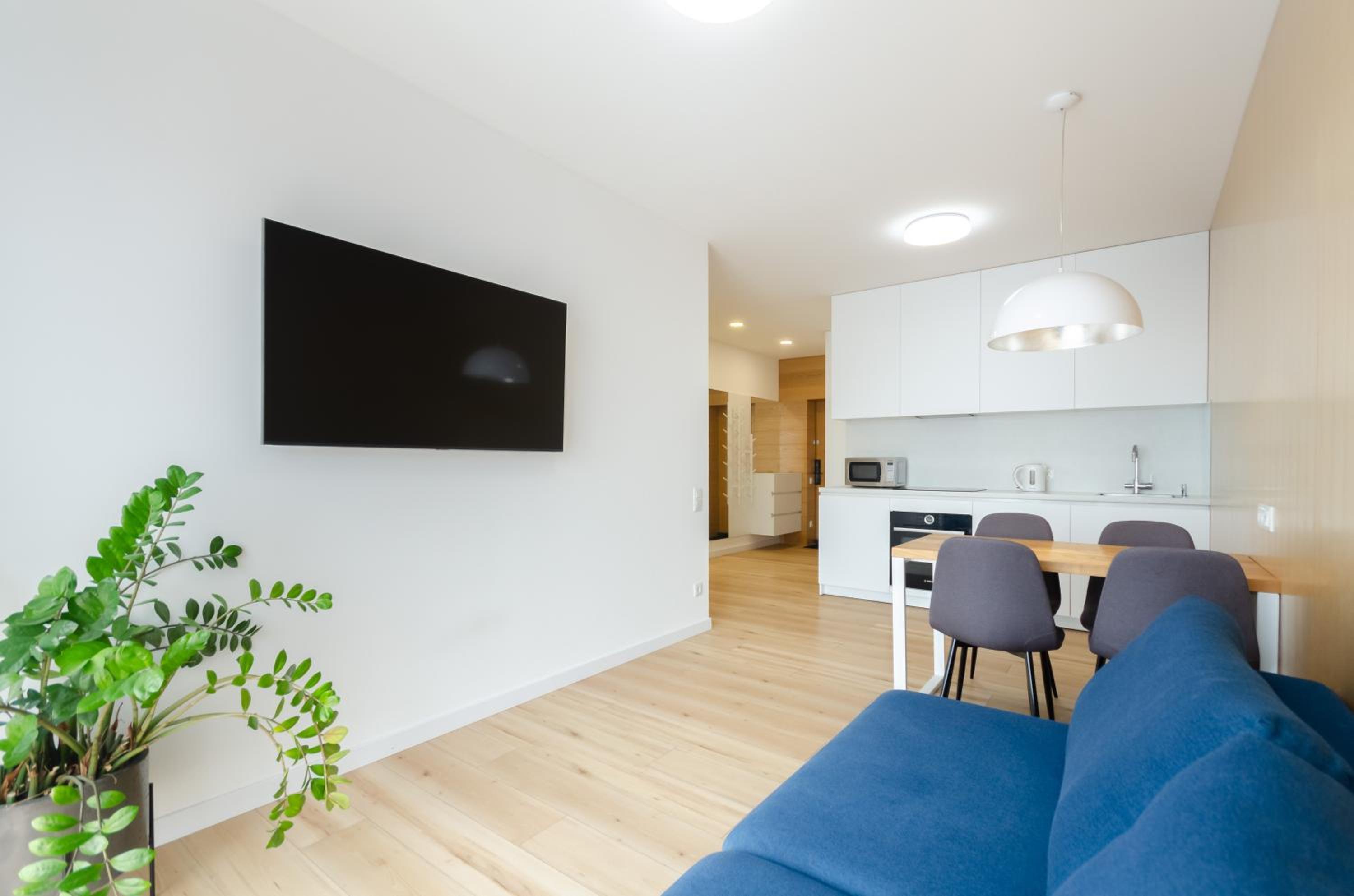 ДДД! 24-241 Kvartet, Vasyl Lypkivskyi 16g, Kyiv, railway station, metro nearby, fantastic city view, 15 kW backup power, Petrovdom Apartment view 2