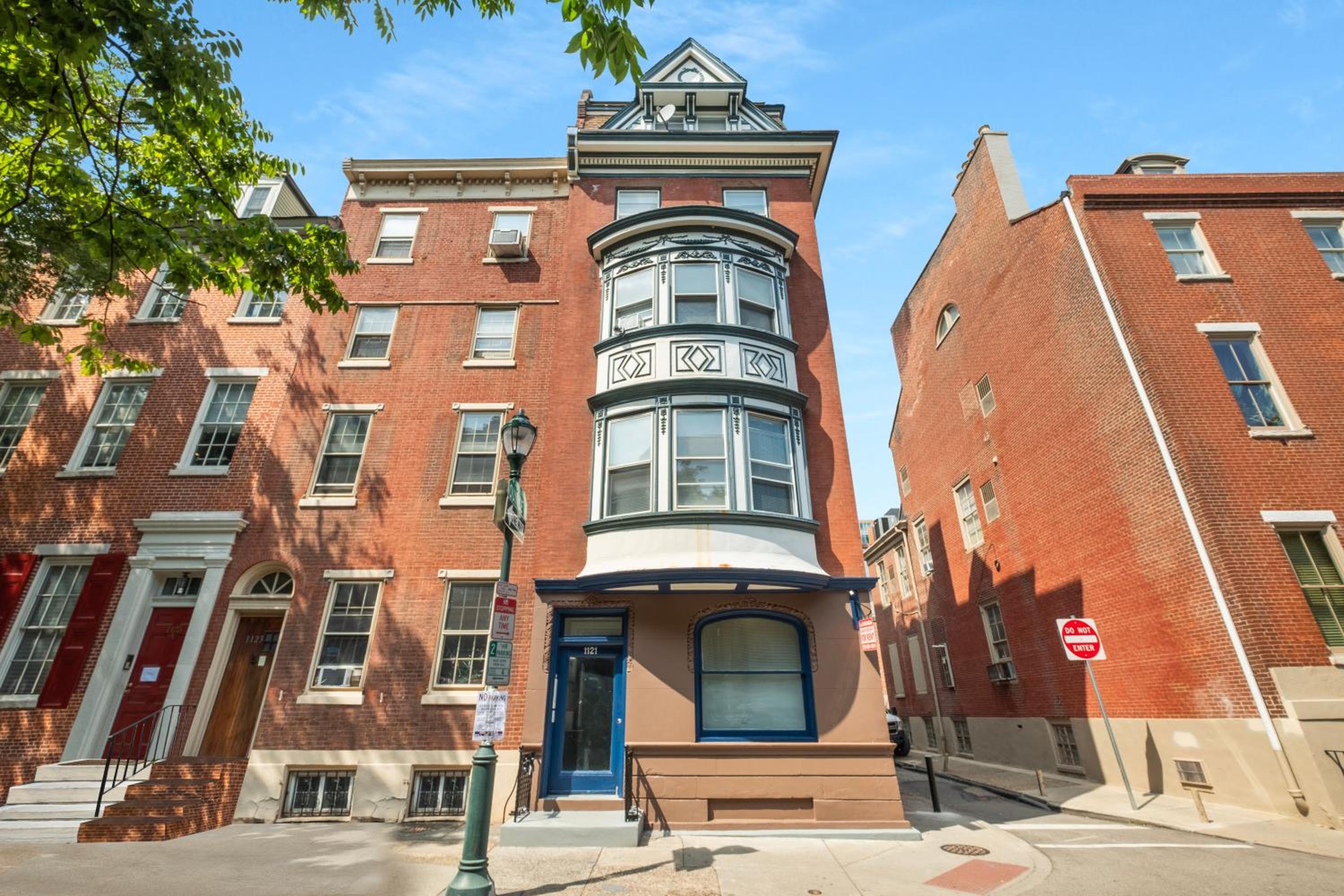 Modern Loft Apartment In The Heart Of Center City view 3