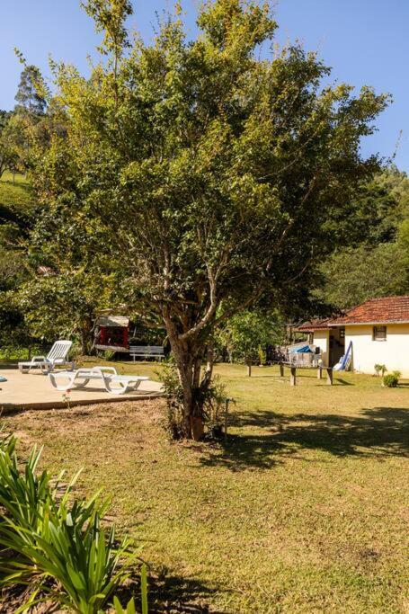 Linda chacara com piscina , conforto e meio a natureza