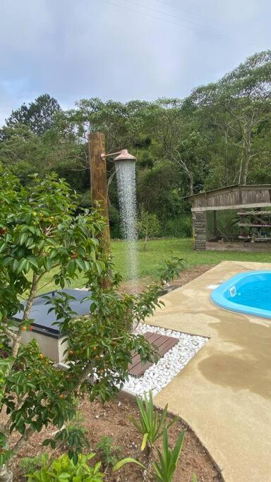 Linda chacara com piscina , conforto e meio a natureza