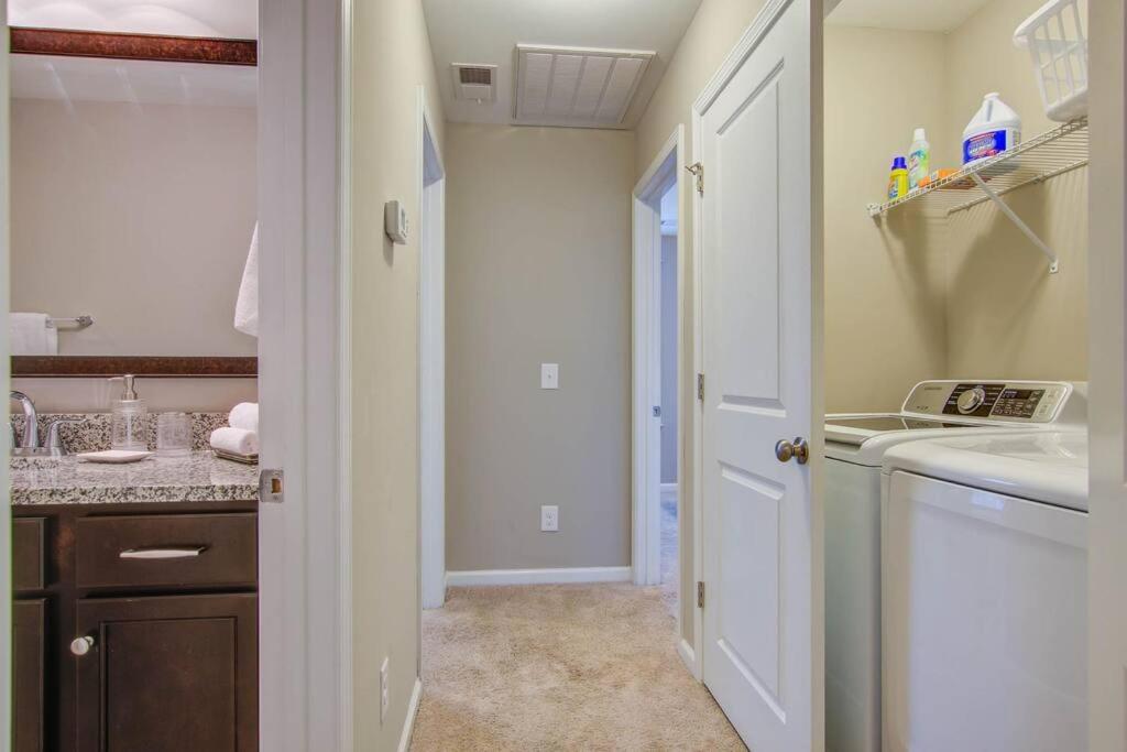 Home Sweet Home in Charleston! 3BR full amenities