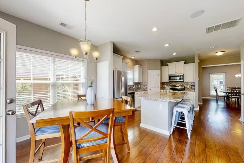 Home Sweet Home in Charleston! 3BR full amenities