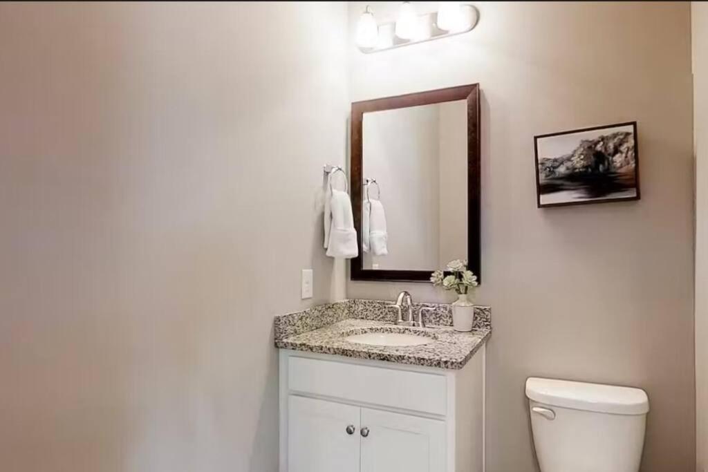 Home Sweet Home in Charleston! 3BR full amenities