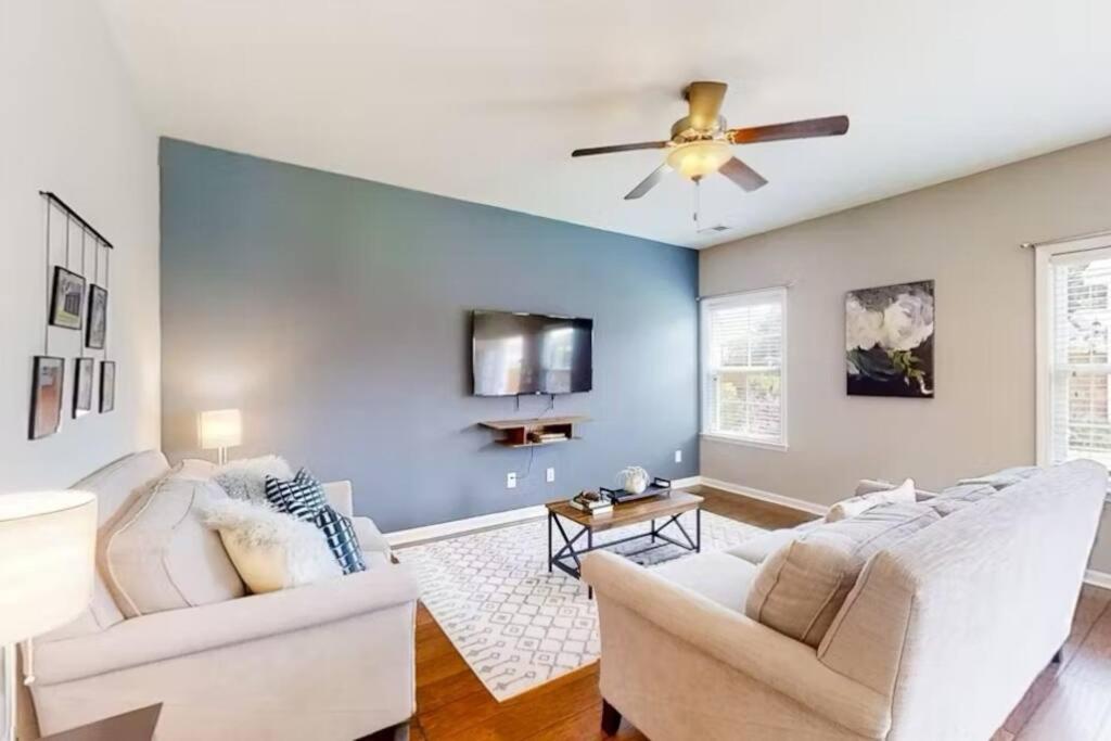 Home Sweet Home in Charleston! 3BR full amenities