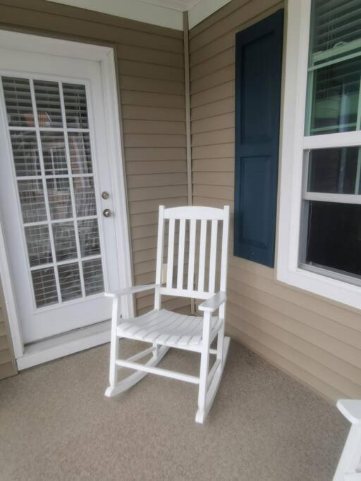Home Sweet Home in Charleston! 3BR full amenities