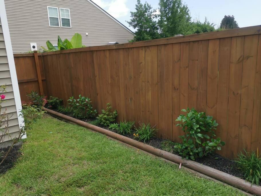Home Sweet Home in Charleston! 3BR full amenities
