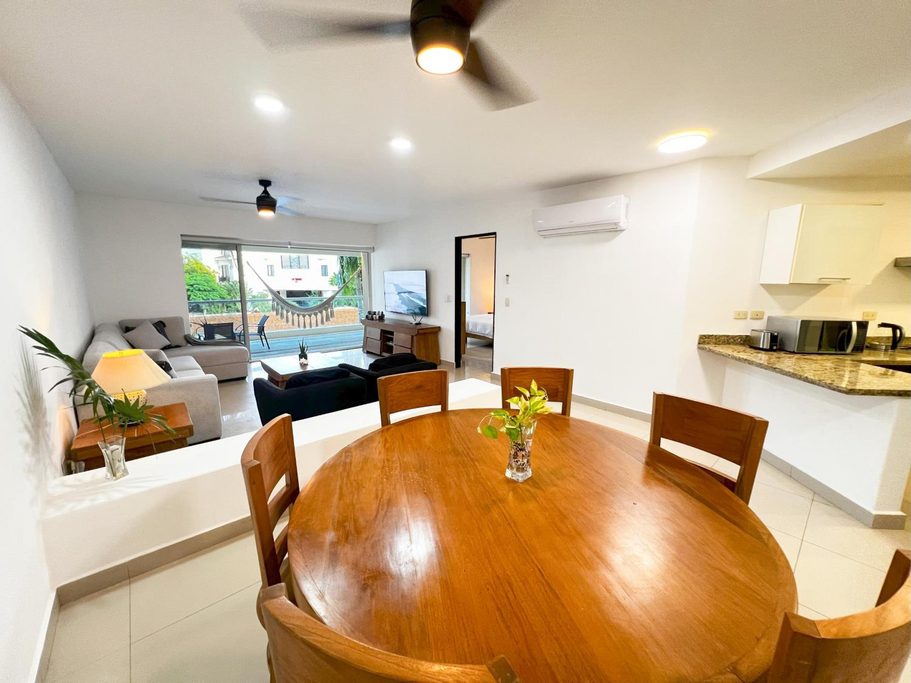 Spacious Apartment with Terrace, Pool and Beach Access