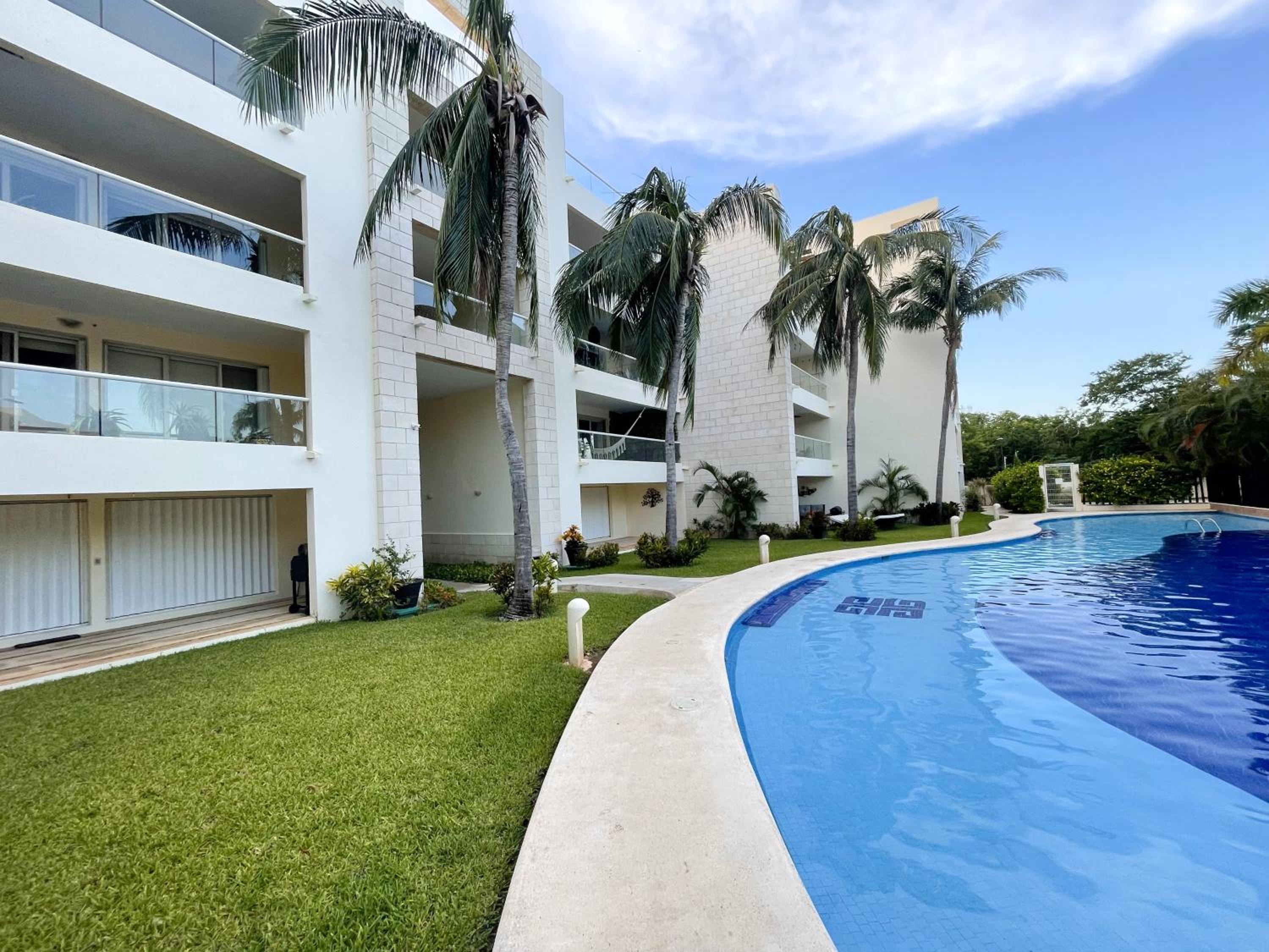 Hotel Relax, with our beautiful gardens, large pool and just steps from the beach and lagoon - Image 1