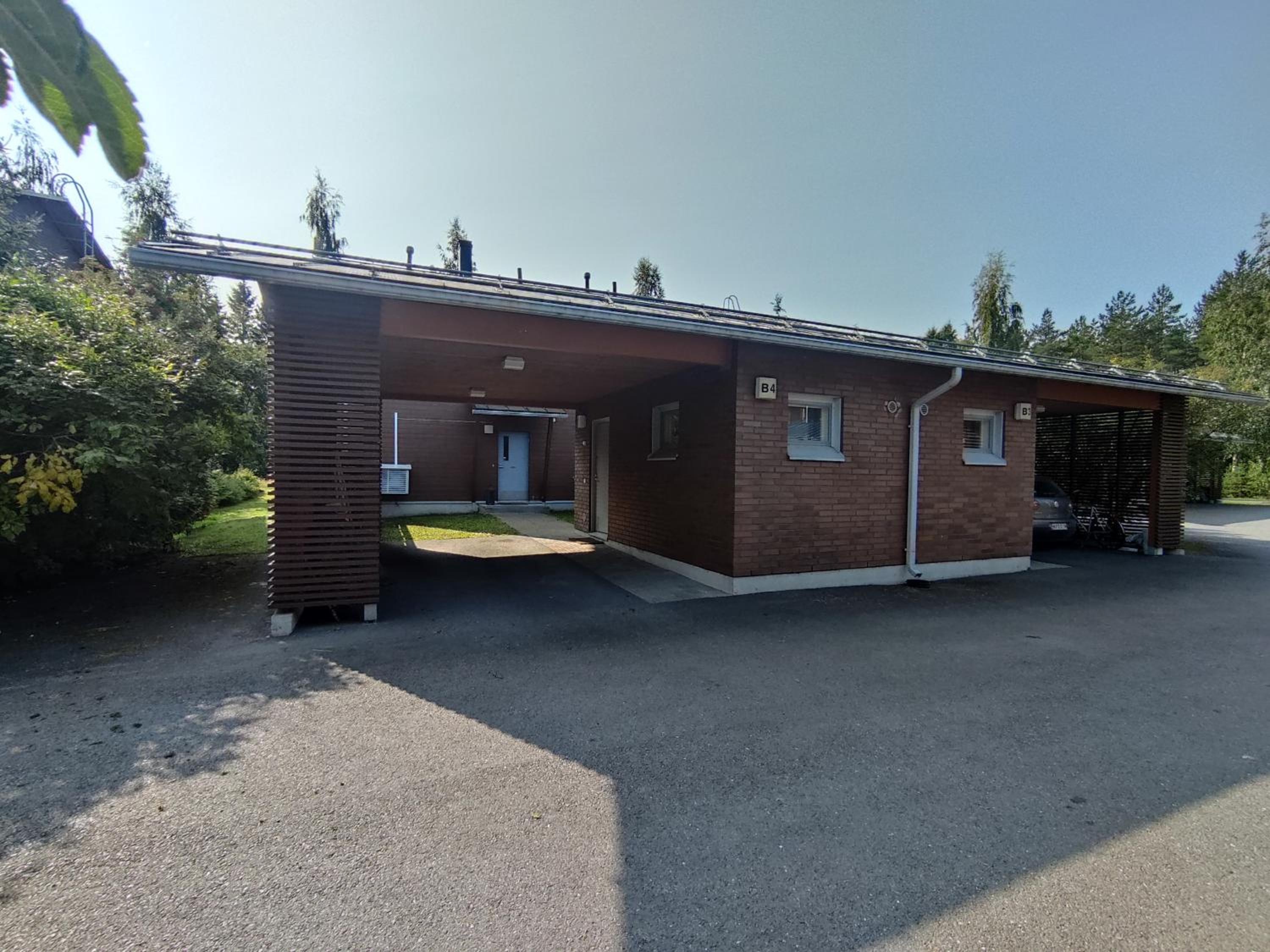 Lakeside Retreat near the University, with 2 free parking spots view 2