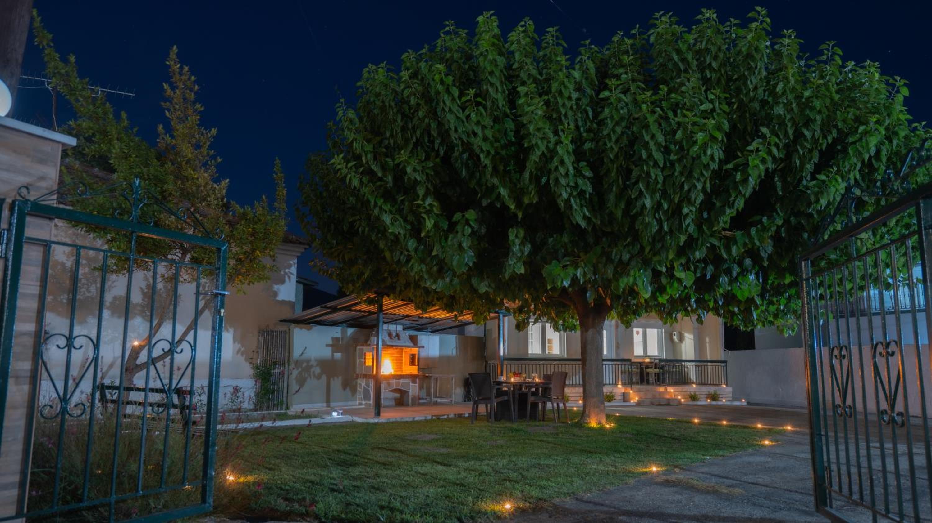 Roots House Pozar view 3