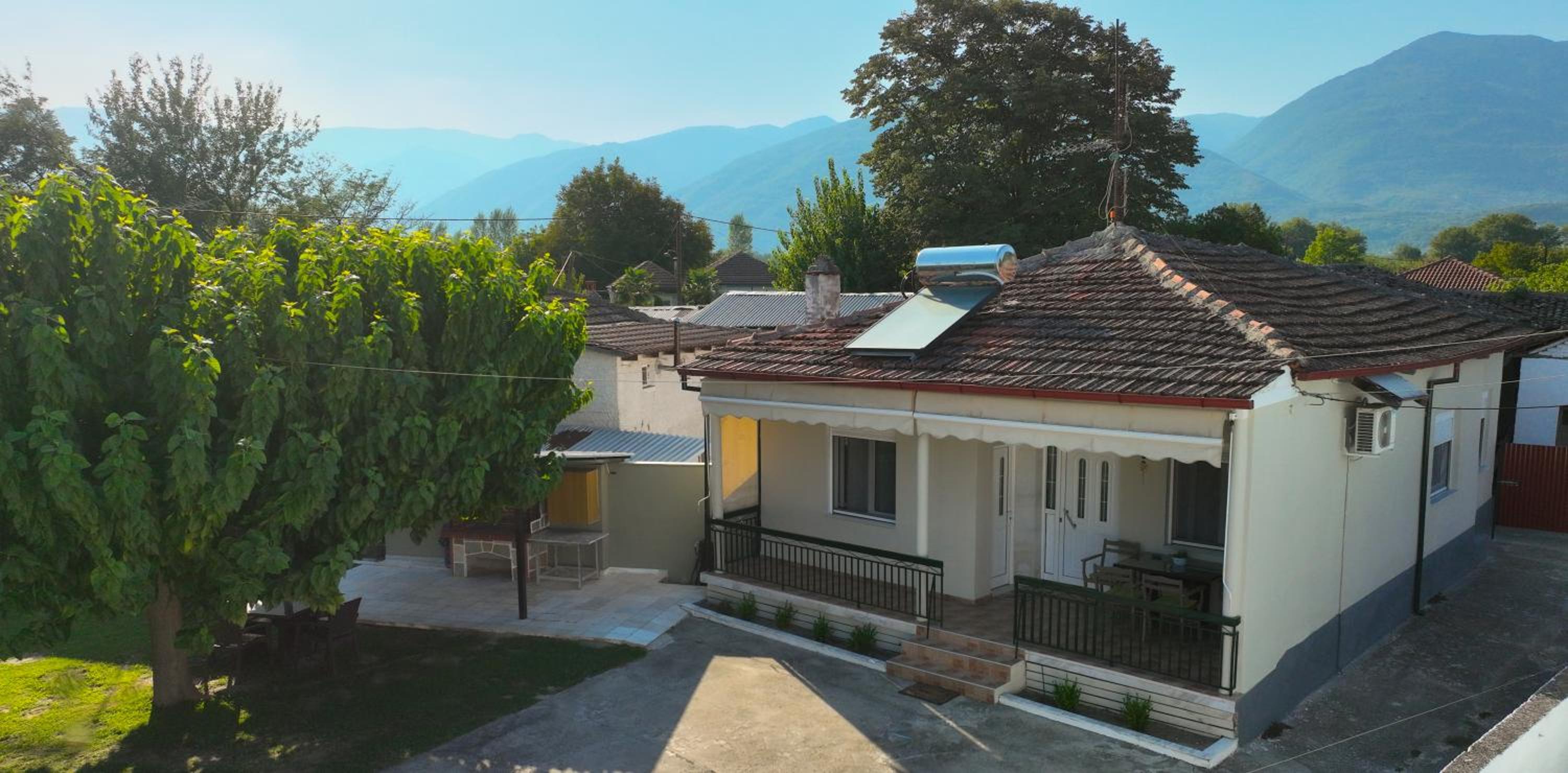 Roots House Pozar view 5