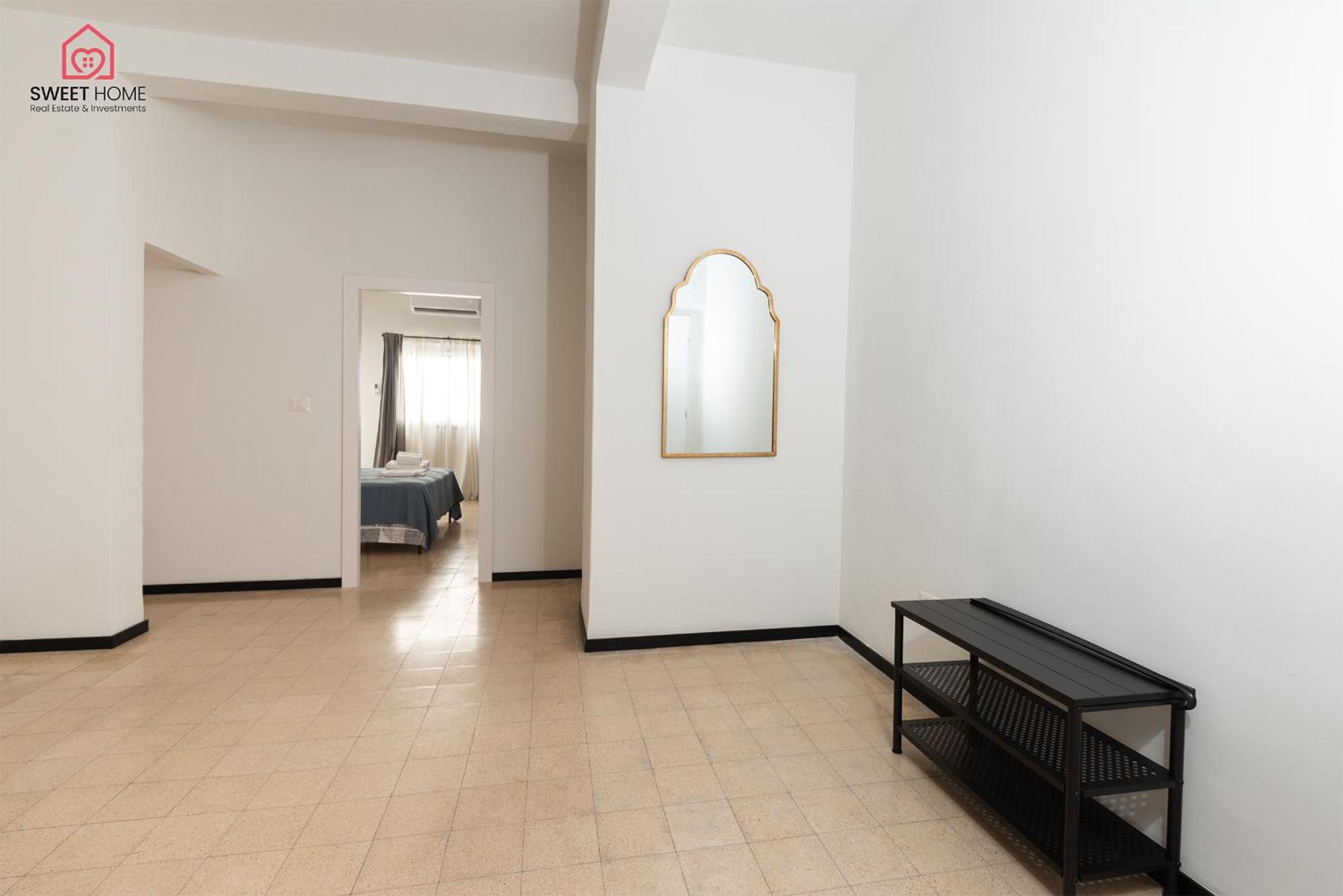 Sea view apartment with balcony view 4