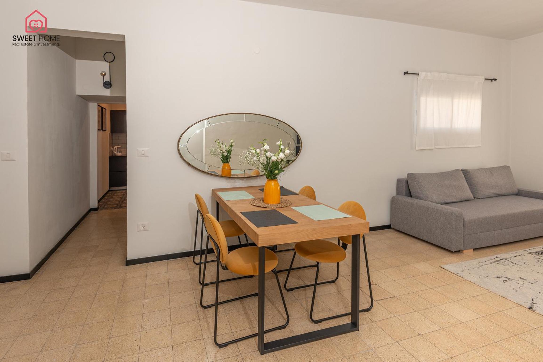 Sea view apartment with balcony view 5