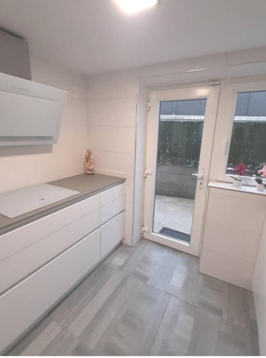 Acogedor apartamento de 2 habitaciones, parking & conford