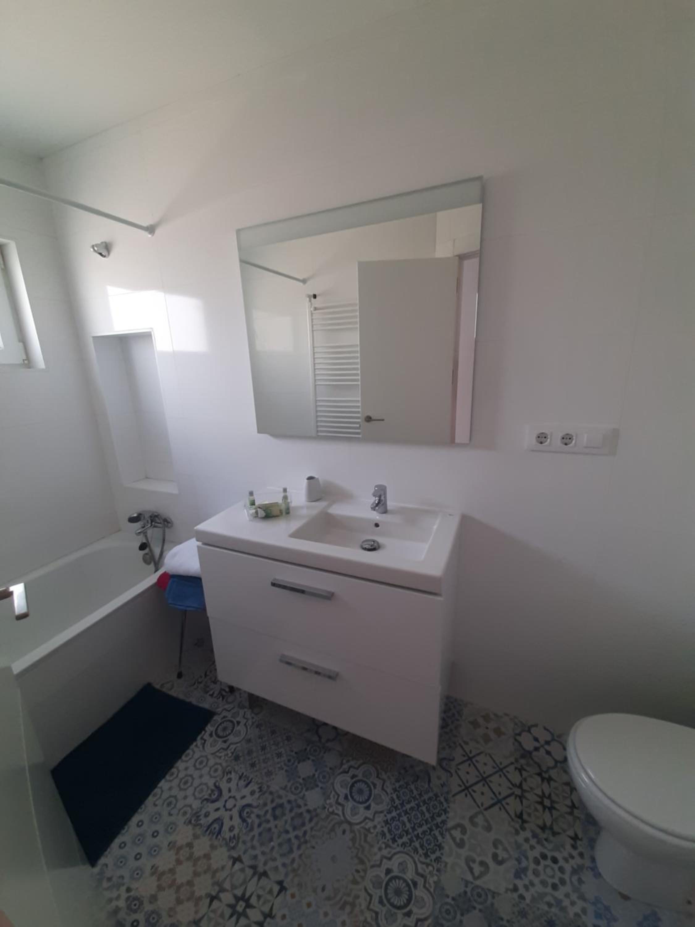 Acogedor apartamento de 2 habitaciones, parking & conford