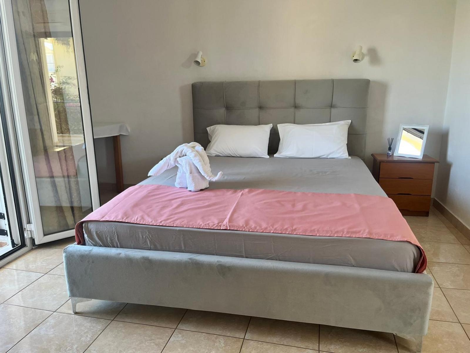 Karyatis studios lixouri photo 4