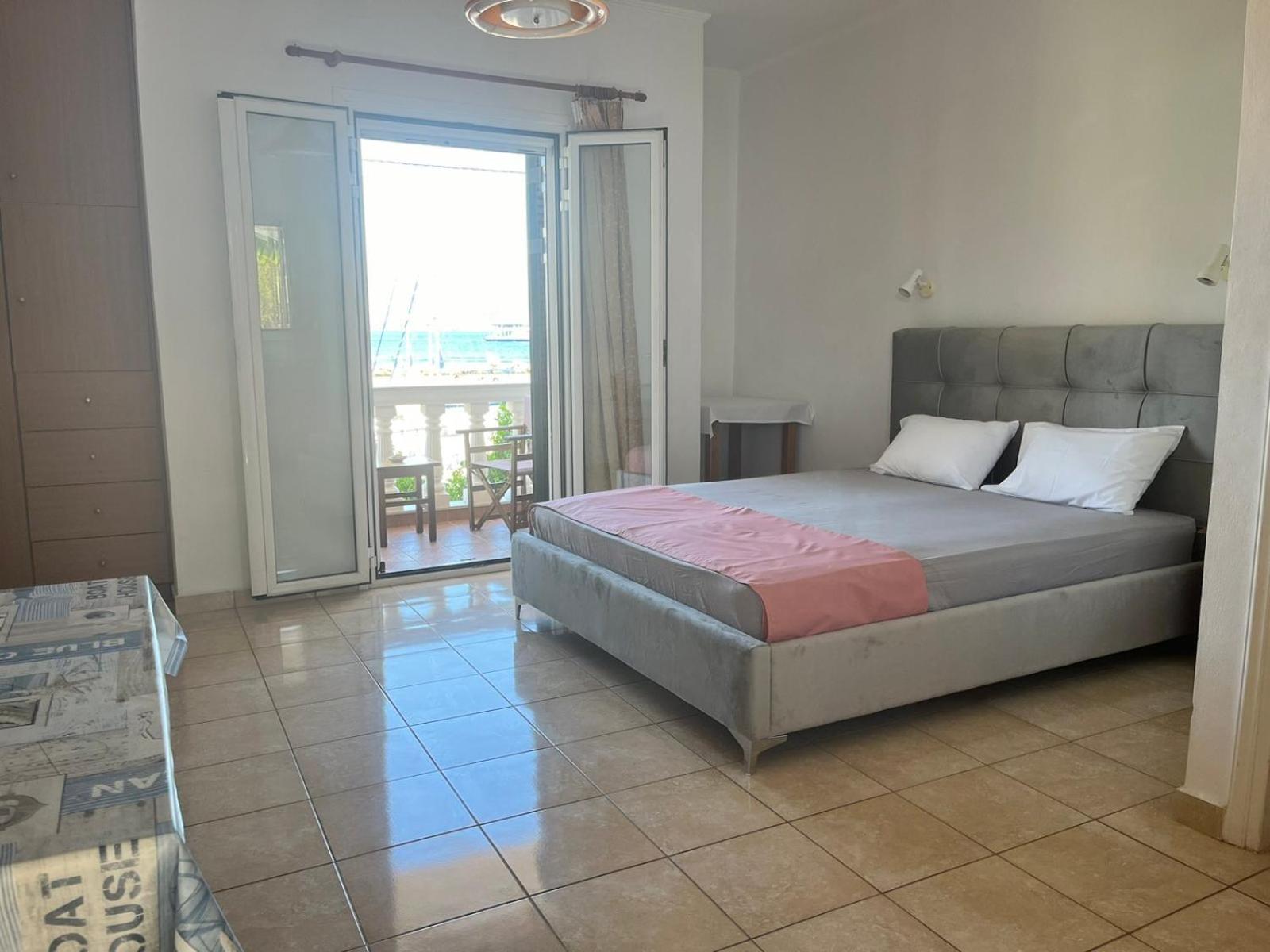 Karyatis studios lixouri photo 5