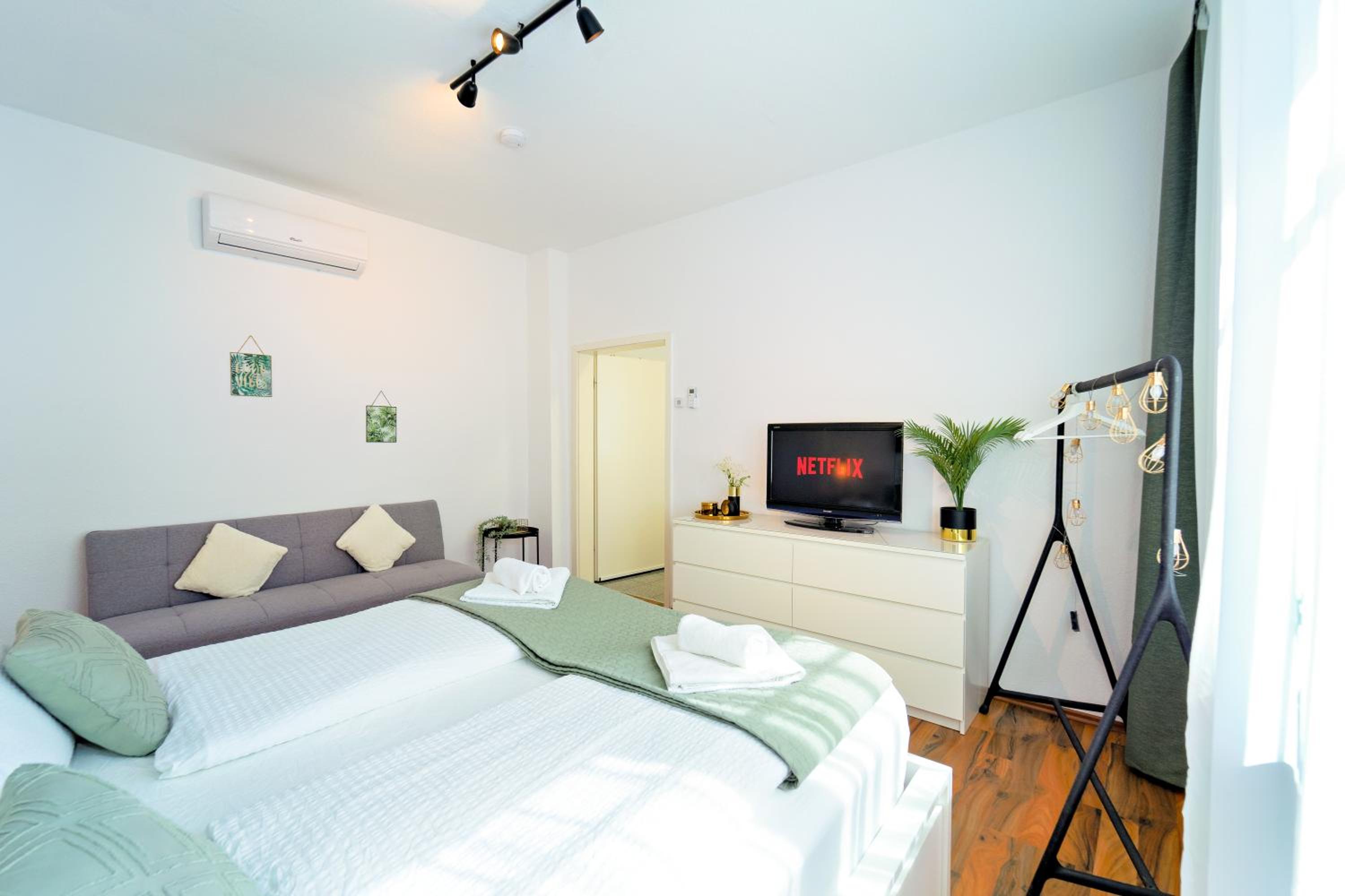 Loft House 170qm, Central, Own Garden, Parking lot