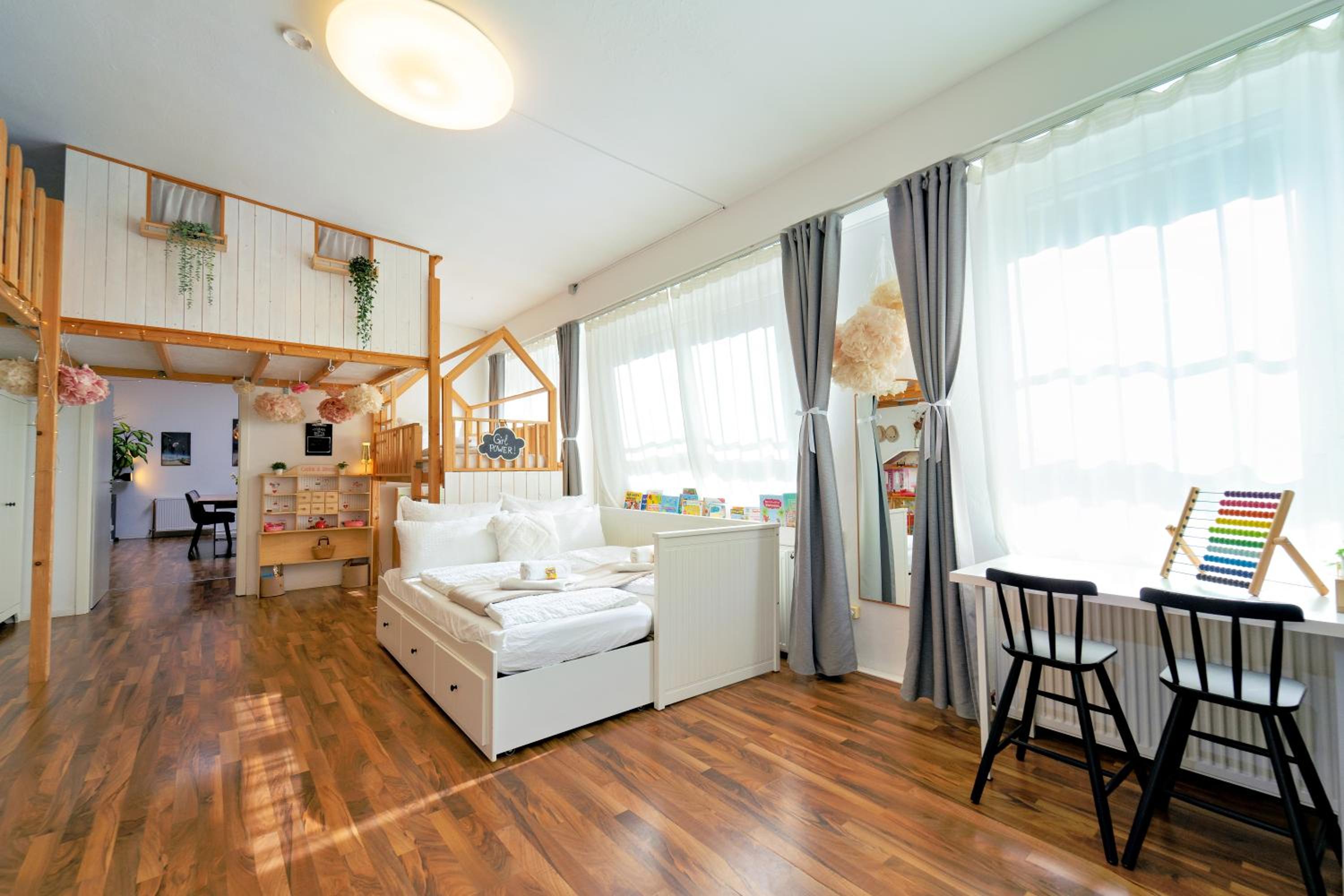 Loft House 170qm, Central, Own Garden, Parking lot
