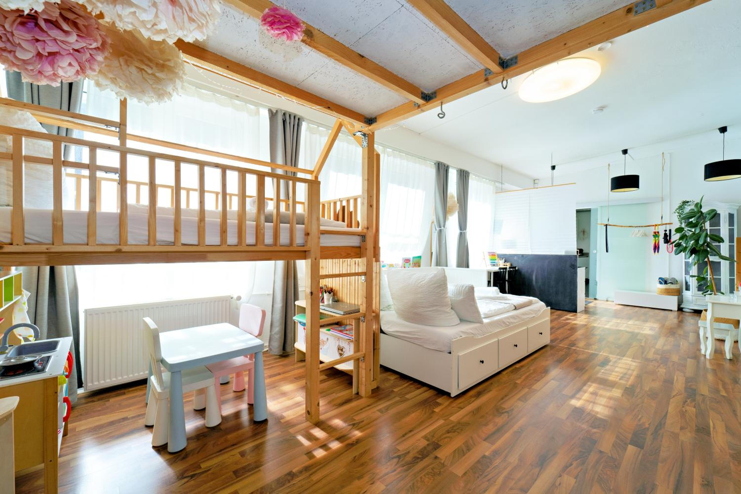 Loft House 170qm, Central, Own Garden, Parking lot