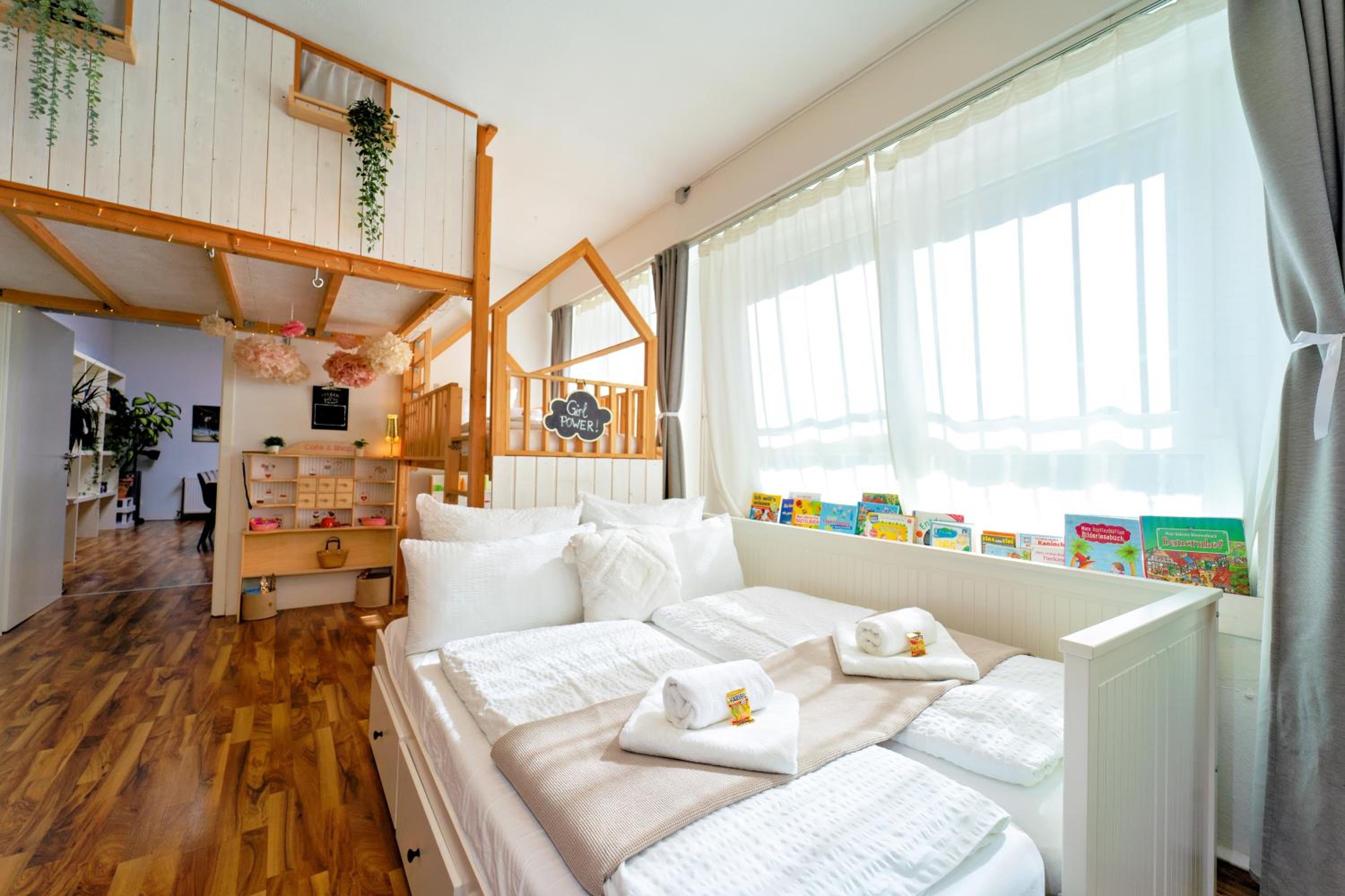 Loft House 170qm, Central, Own Garden, Parking lot